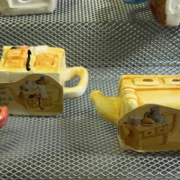 11 Red Rose Tea Miniature Teapots Collectible Figurines - Picture 6 of 6